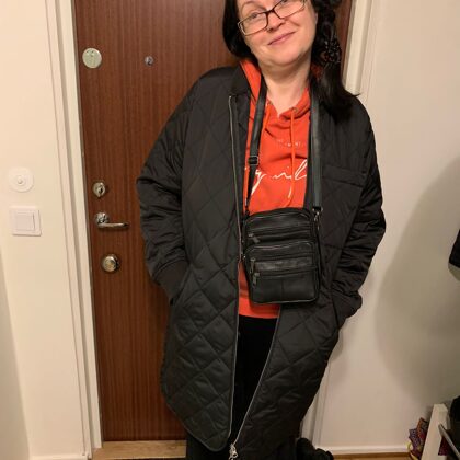 По колективно организирана фалшива клюка от шведа, дъщеря ми ме преоблече в нейни дрехи ма