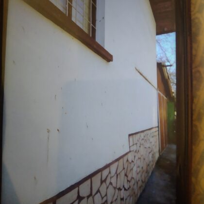 ул. "Първа" 59, хвърлена кал по северната фасада, 2020 г