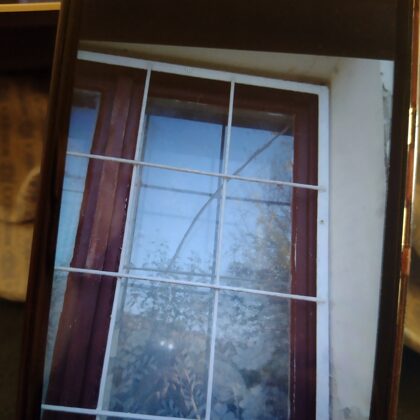 ул. "Първа" 53, 9 бр пукнати стъкла през последния мандат управление на кметица Денка