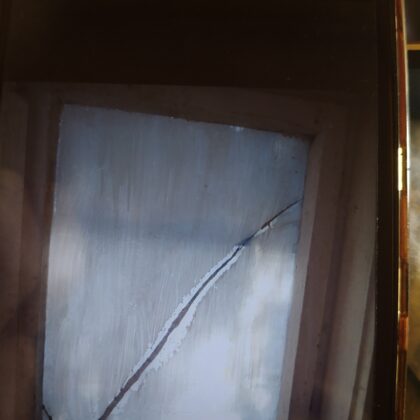 ул. "Първа", 59, 9 броя пукнати стъкла през последния мандат управление на кметицата Денка