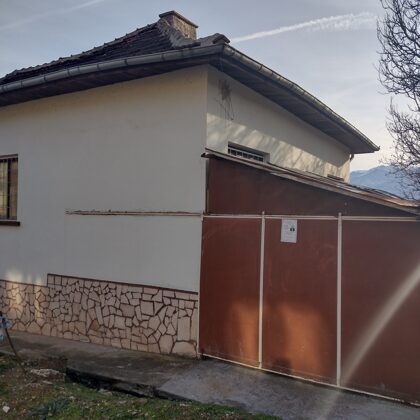 ул. "Първа", 59, Драганица, "невидимото" яйце