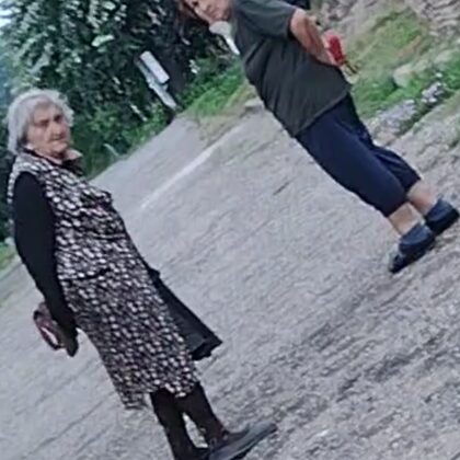 петъка, 8 юли 2022 г, завардване с празни торбички двете главни улици събиране на кръстови