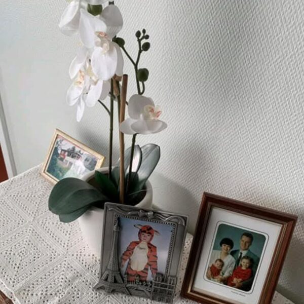 På svärfar Helges nattbord på ålderdomshemmet under hans sista dagar