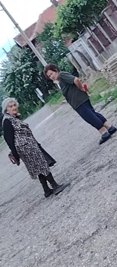 петъка, 8 юли 2022 г, завардване с празни торбички двете главни улици събиране на кръстови