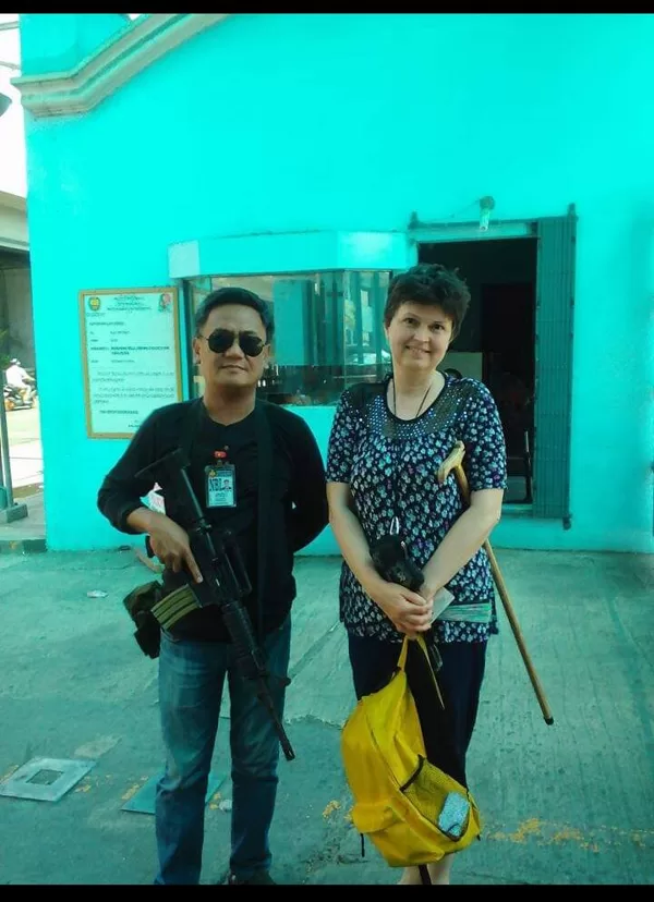 In front of the Special Forces (SP) Manila, maj 2017 with a friend 